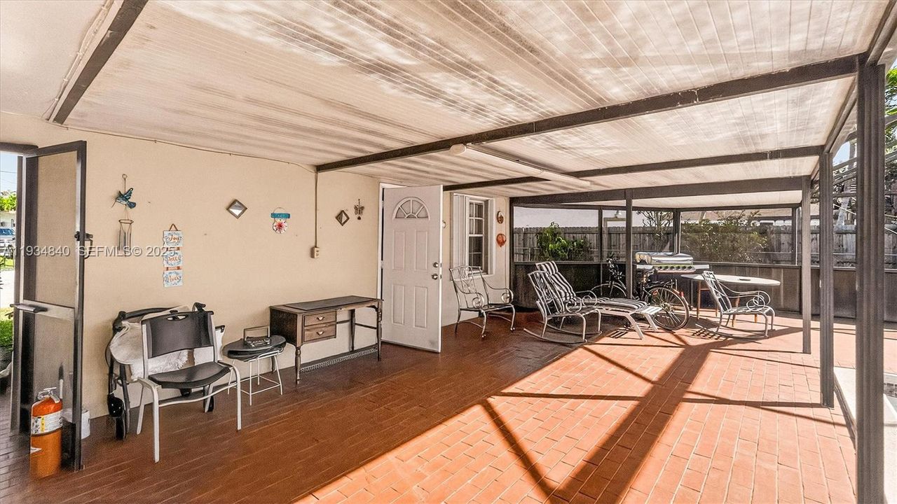 For Sale: $799,000 (3 beds, 2 baths, 1685 Square Feet)