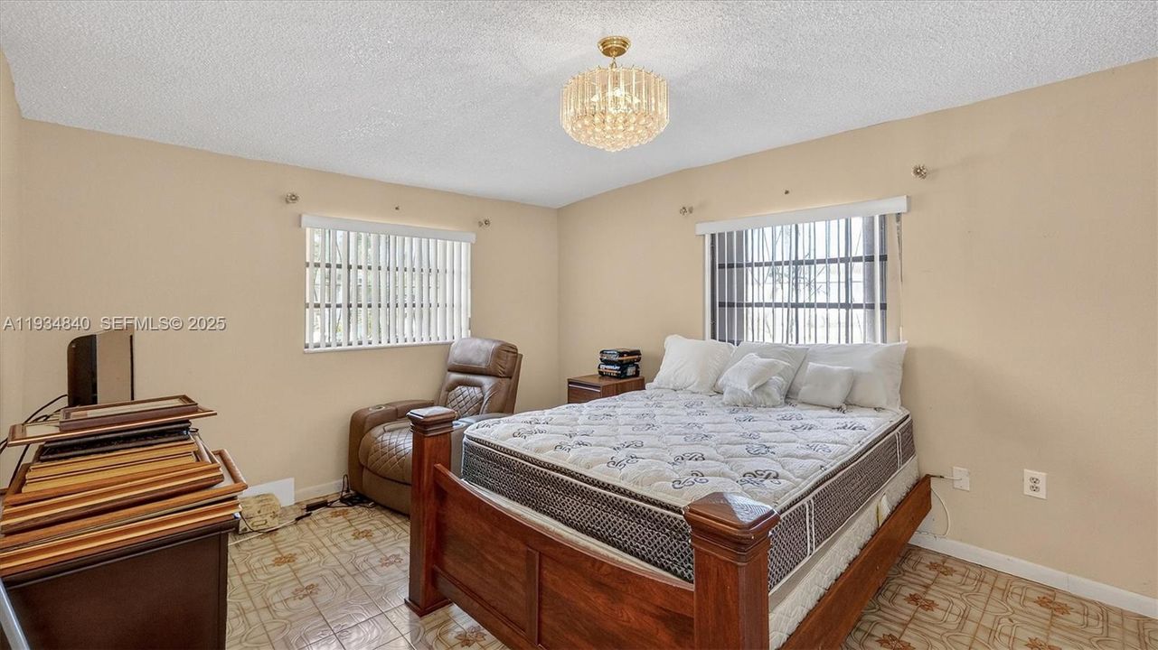 For Sale: $799,000 (3 beds, 2 baths, 1685 Square Feet)