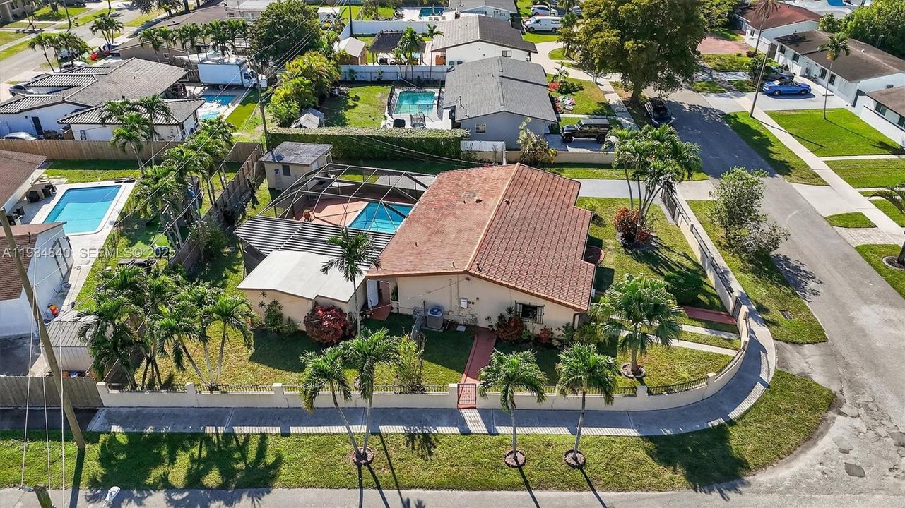 For Sale: $799,000 (3 beds, 2 baths, 1685 Square Feet)