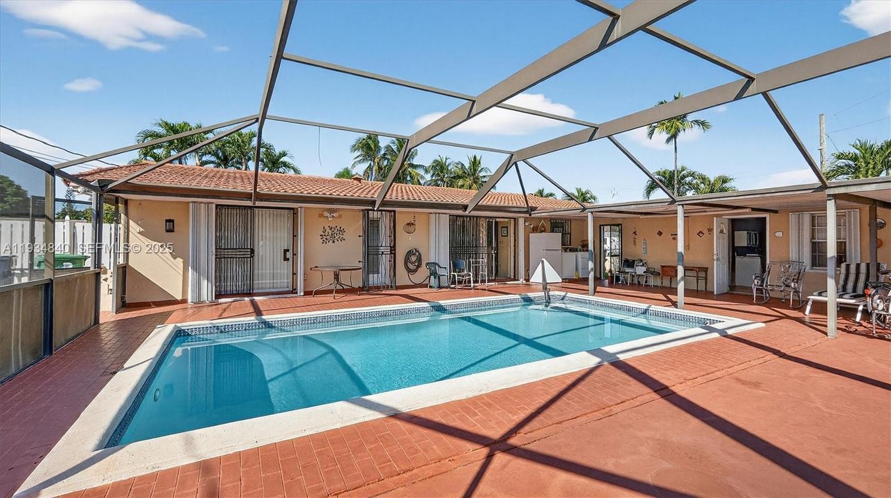 For Sale: $799,000 (3 beds, 2 baths, 1685 Square Feet)