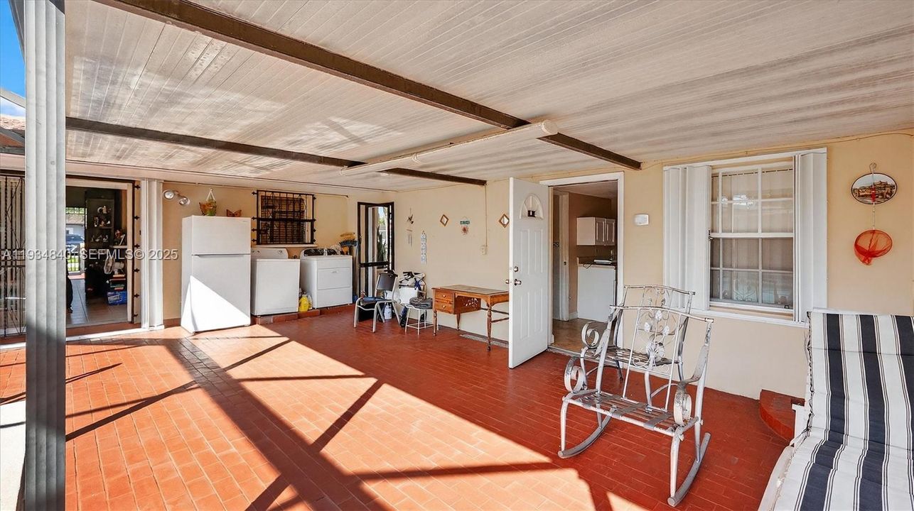 For Sale: $799,000 (3 beds, 2 baths, 1685 Square Feet)