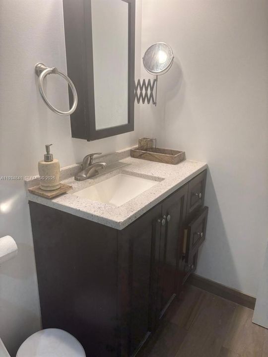 待售: $355,000 (2 贝兹, 2 浴室, 1005 平方英尺)