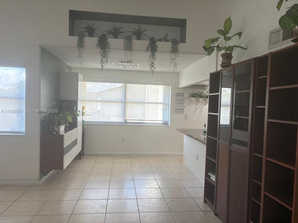 待售: $355,000 (2 贝兹, 2 浴室, 1005 平方英尺)