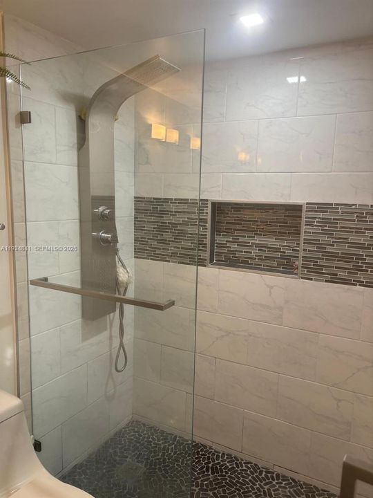 待售: $355,000 (2 贝兹, 2 浴室, 1005 平方英尺)