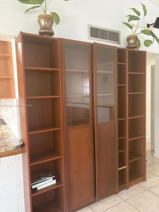 待售: $355,000 (2 贝兹, 2 浴室, 1005 平方英尺)