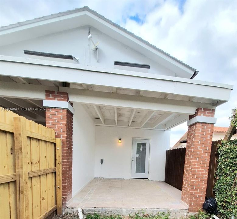 En Renta: $2,500 (2 camas, 1 baños, 2450 Pies cuadrados)