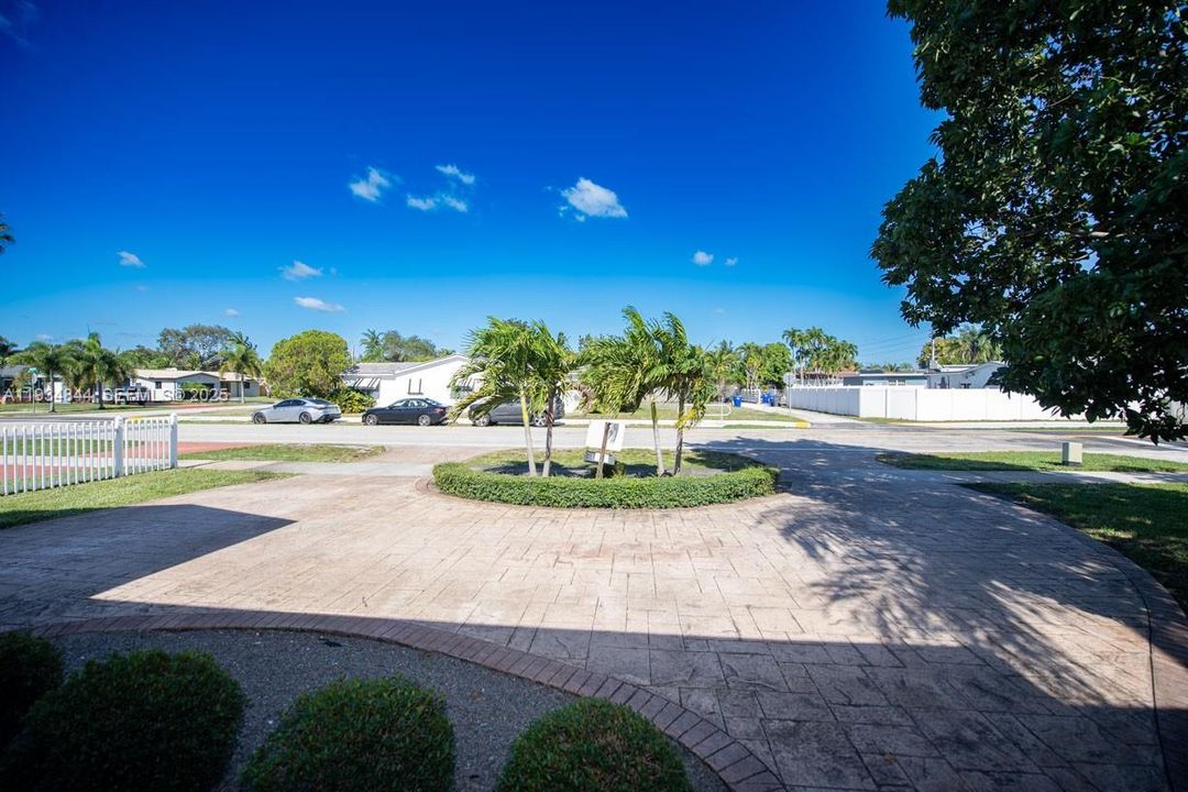 For Sale: $760,000 (4 beds, 2 baths, 2156 Square Feet)