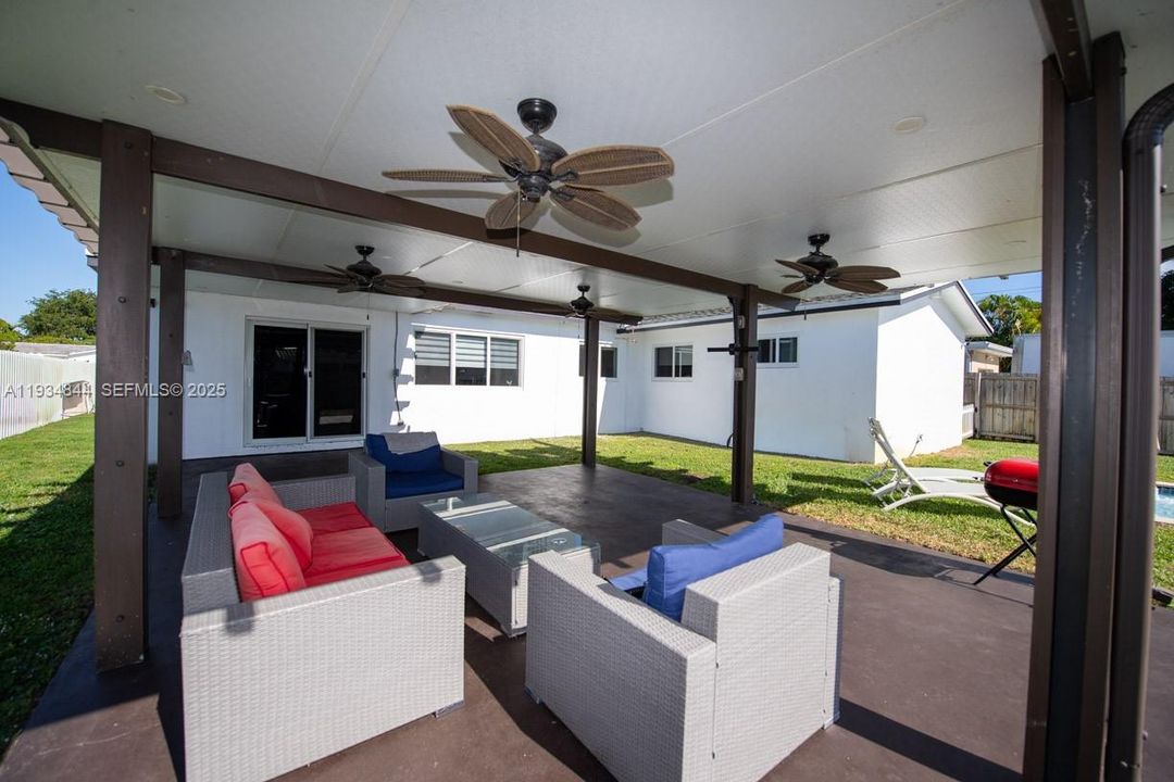 For Sale: $760,000 (4 beds, 2 baths, 2156 Square Feet)