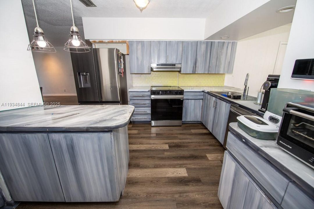 For Sale: $760,000 (4 beds, 2 baths, 2156 Square Feet)