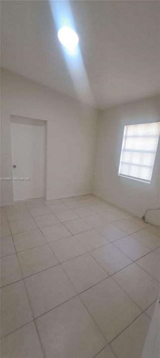 For Rent: $1,950 (2 beds, 1 baths, 1400 Square Feet)