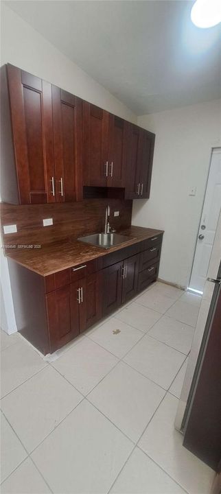 For Rent: $1,950 (2 beds, 1 baths, 1400 Square Feet)