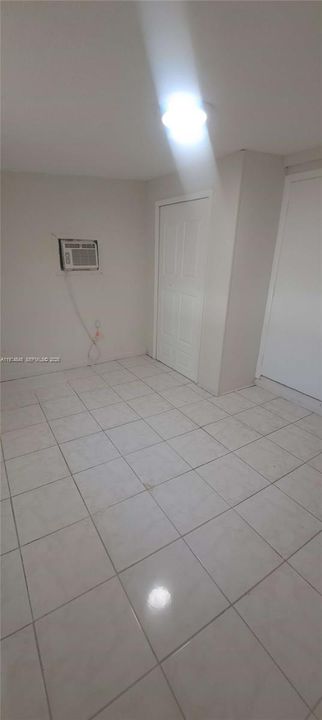For Rent: $1,950 (2 beds, 1 baths, 1400 Square Feet)