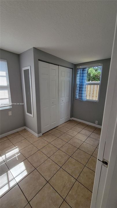For Rent: $1,900 (2 beds, 1 baths, 3515 Square Feet)