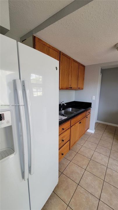 For Rent: $1,900 (2 beds, 1 baths, 3515 Square Feet)