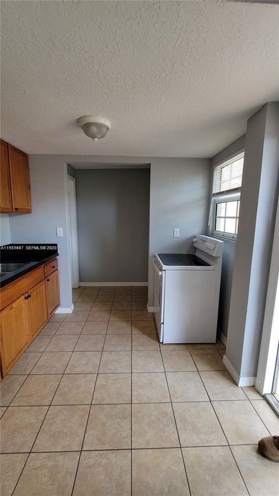 For Rent: $1,900 (2 beds, 1 baths, 3515 Square Feet)