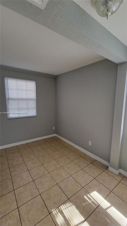 For Rent: $1,900 (2 beds, 1 baths, 3515 Square Feet)