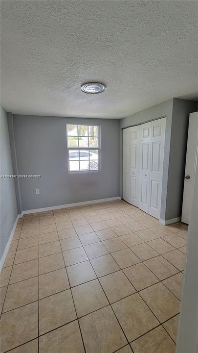 For Rent: $1,900 (2 beds, 1 baths, 3515 Square Feet)