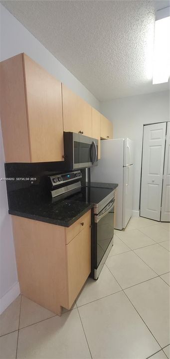 出租: $1,500 (1 贝兹, 1 浴室, 0 平方英尺)