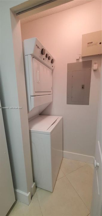 出租: $1,500 (1 贝兹, 1 浴室, 0 平方英尺)