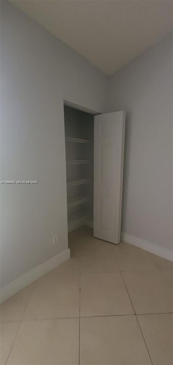 出租: $1,500 (1 贝兹, 1 浴室, 0 平方英尺)