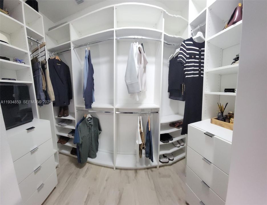 For Sale: $619,000 (3 beds, 2 baths, 1722 Square Feet)