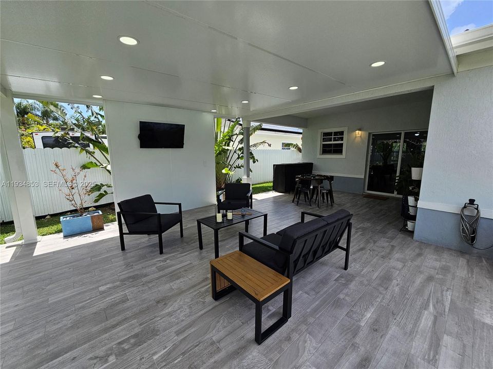 For Sale: $619,000 (3 beds, 2 baths, 1722 Square Feet)