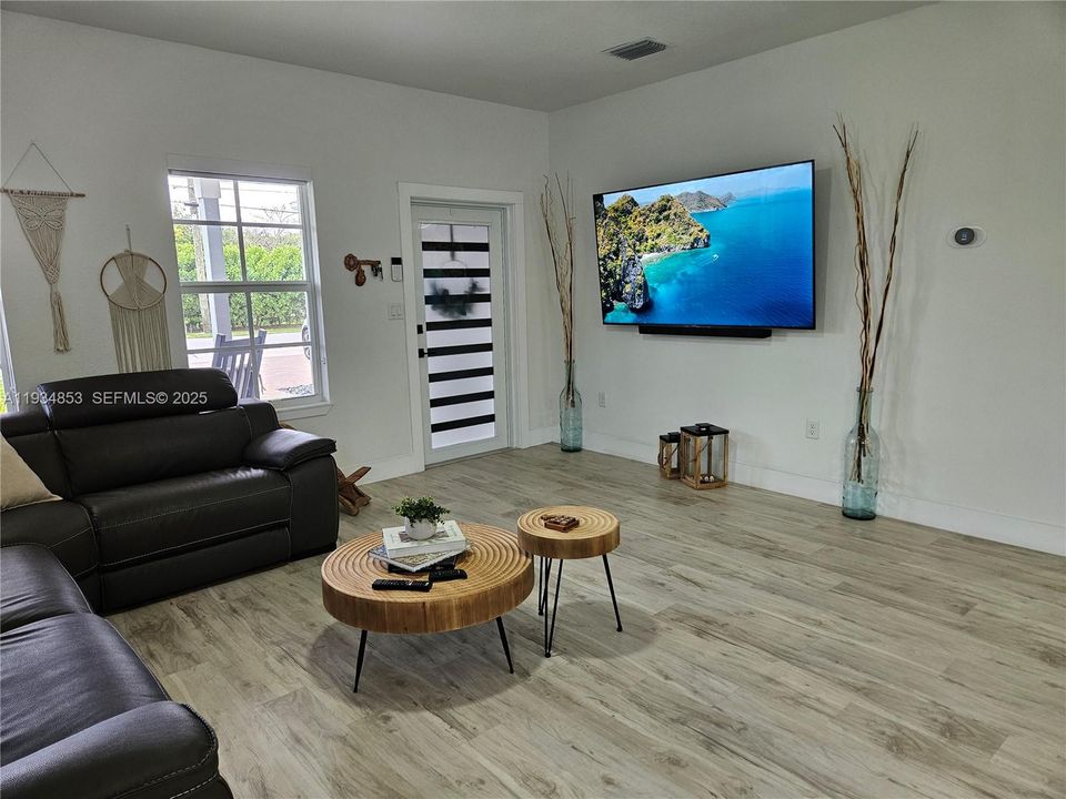 For Sale: $619,000 (3 beds, 2 baths, 1722 Square Feet)