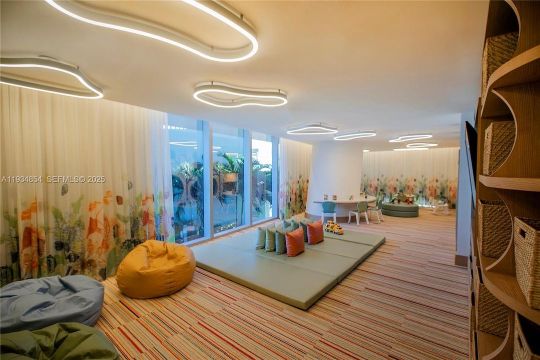 For Sale: $18,800,000 (5 beds, 7 baths, 3252 Square Feet)