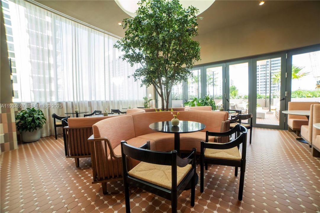 На продажу: $599,900 (1 спален, 1 ванн, 630 Квадратных фут)