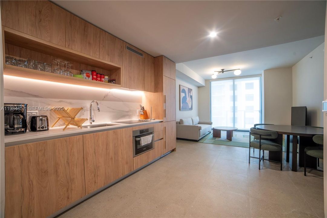 На продажу: $599,900 (1 спален, 1 ванн, 630 Квадратных фут)