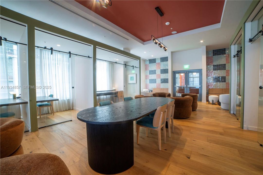 На продажу: $599,900 (1 спален, 1 ванн, 630 Квадратных фут)