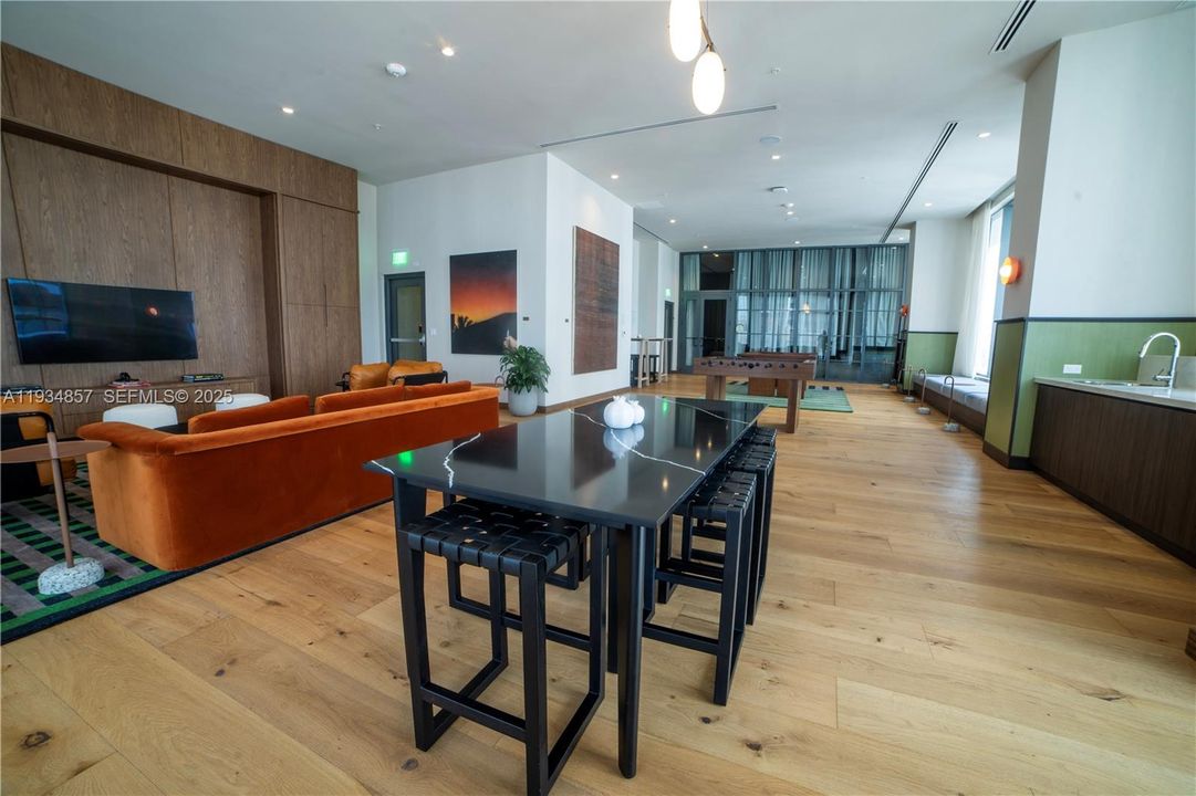 На продажу: $599,900 (1 спален, 1 ванн, 630 Квадратных фут)