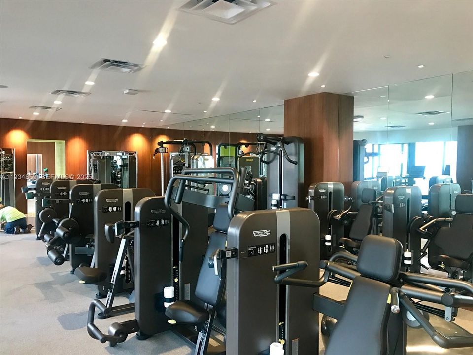 出租: $5,800 (3 贝兹, 2 浴室, 1154 平方英尺)