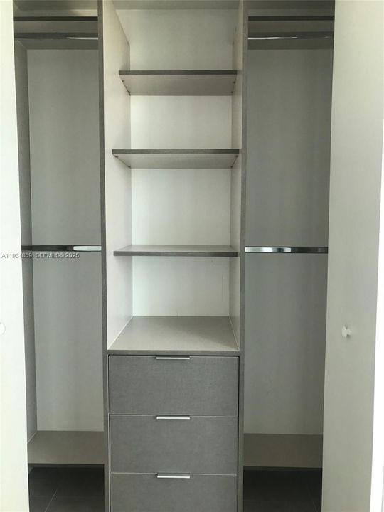 出租: $5,800 (3 贝兹, 2 浴室, 1154 平方英尺)