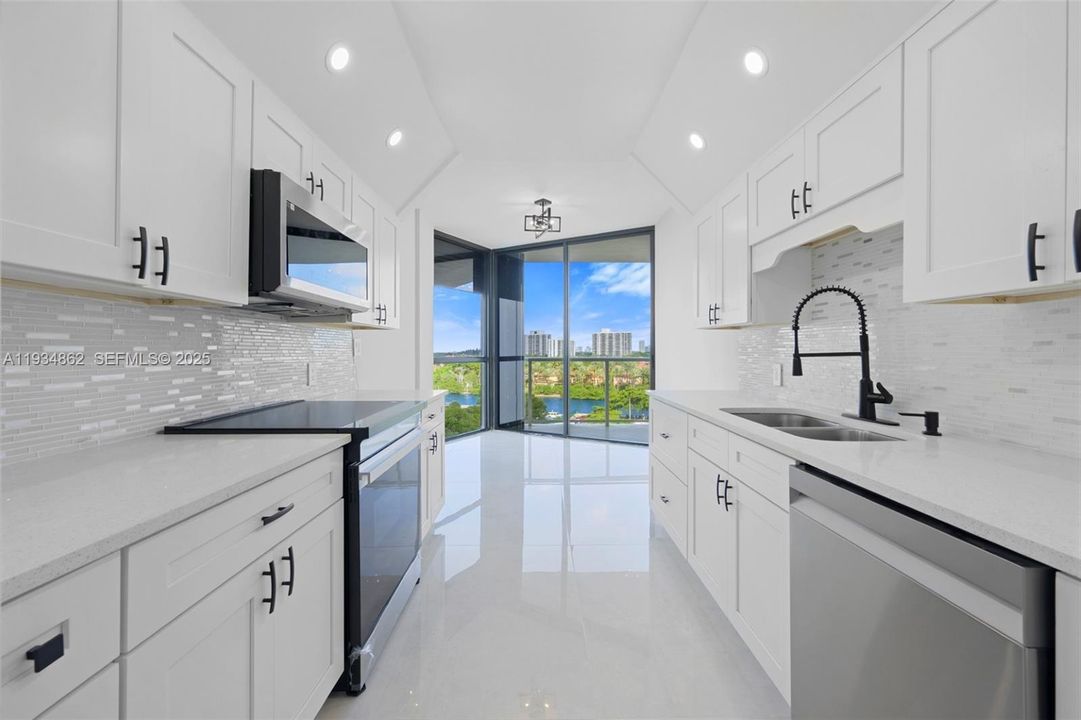 For Sale: $750,000 (3 beds, 2 baths, 1800 Square Feet)