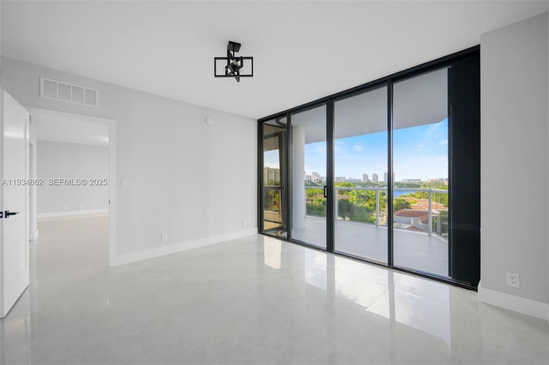 For Sale: $750,000 (3 beds, 2 baths, 1800 Square Feet)