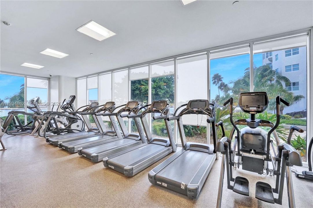 For Sale: $750,000 (3 beds, 2 baths, 1800 Square Feet)