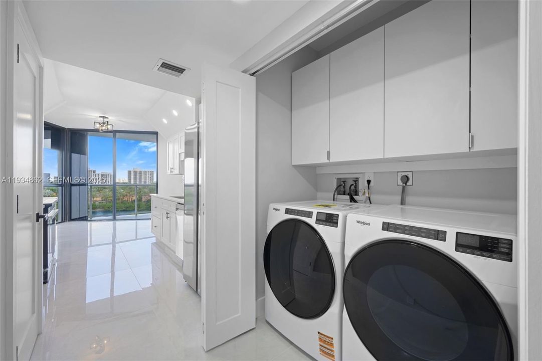 For Sale: $750,000 (3 beds, 2 baths, 1800 Square Feet)