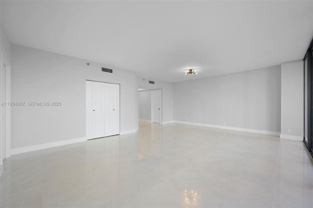 For Sale: $750,000 (3 beds, 2 baths, 1800 Square Feet)