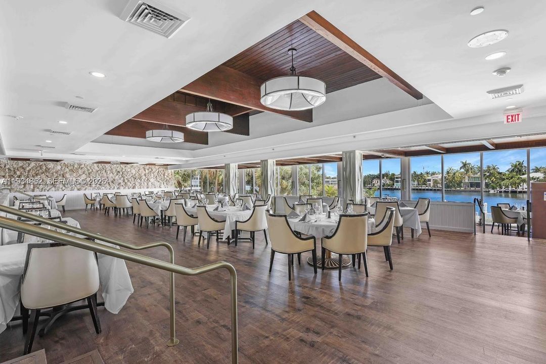 For Sale: $750,000 (3 beds, 2 baths, 1800 Square Feet)