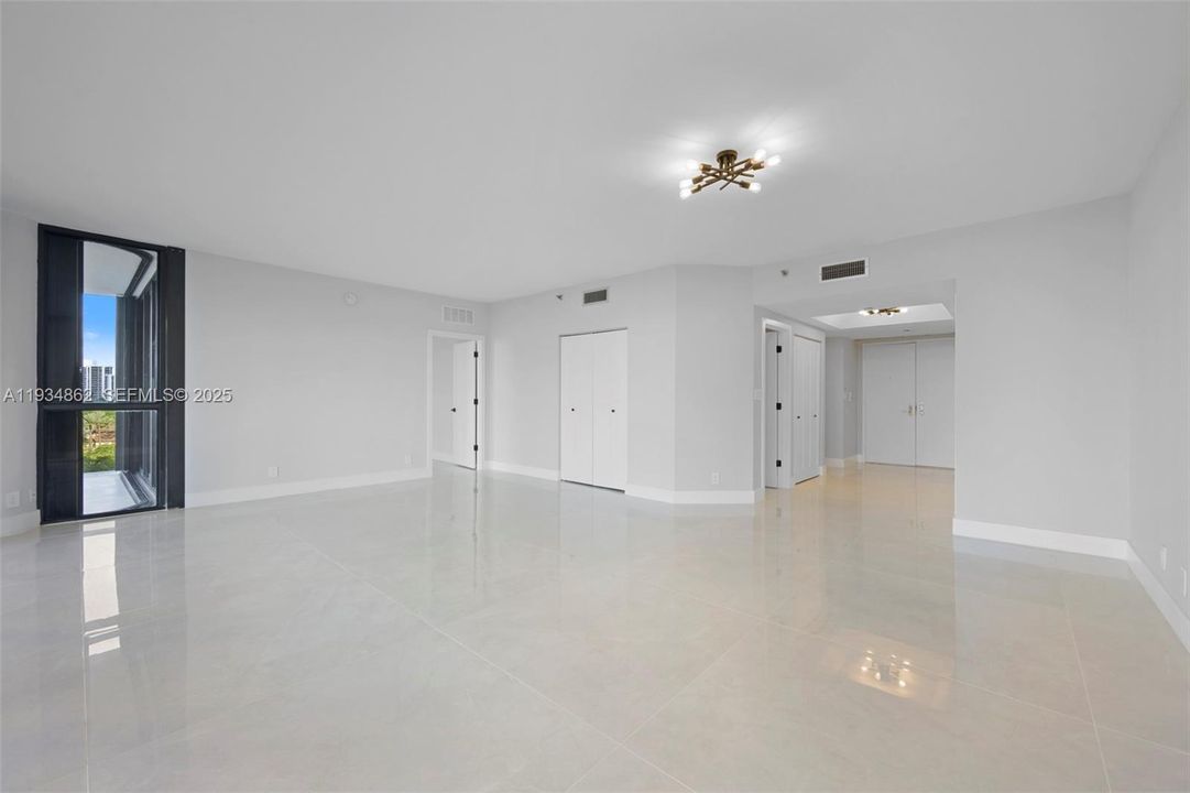 For Sale: $750,000 (3 beds, 2 baths, 1800 Square Feet)