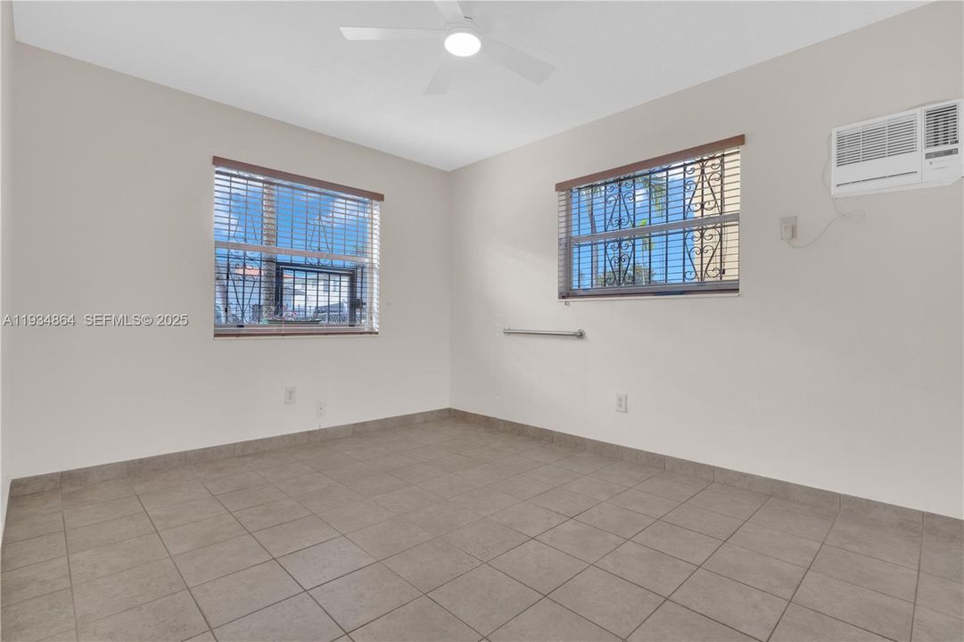 For Sale: $225,000 (2 beds, 1 baths, 648 Square Feet)