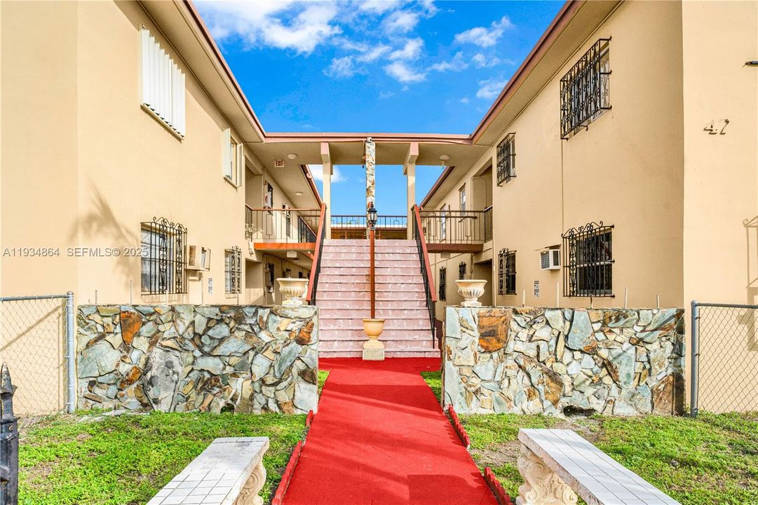 For Sale: $225,000 (2 beds, 1 baths, 648 Square Feet)