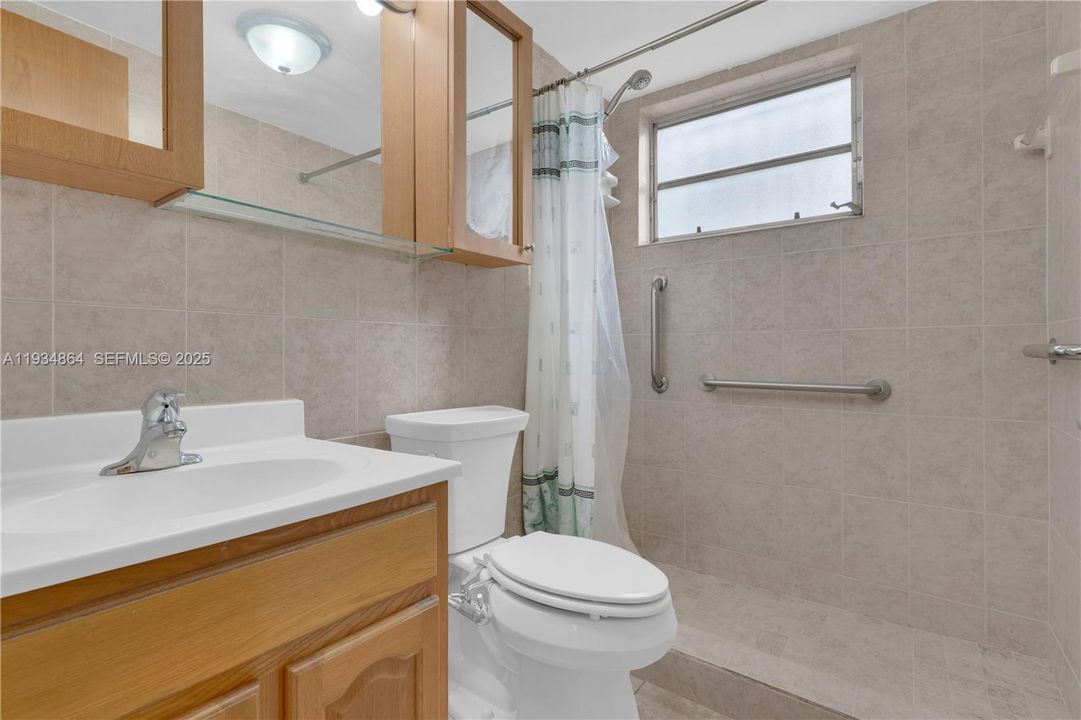 For Sale: $225,000 (2 beds, 1 baths, 648 Square Feet)