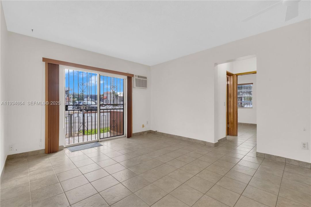 For Sale: $225,000 (2 beds, 1 baths, 648 Square Feet)