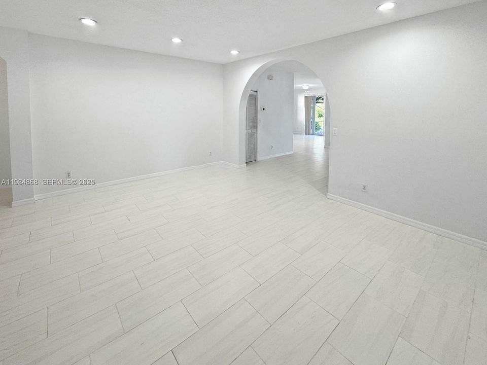 Recientemente alquilado: $3,550 (3 camas, 2 baños, 1701 Pies cuadrados)