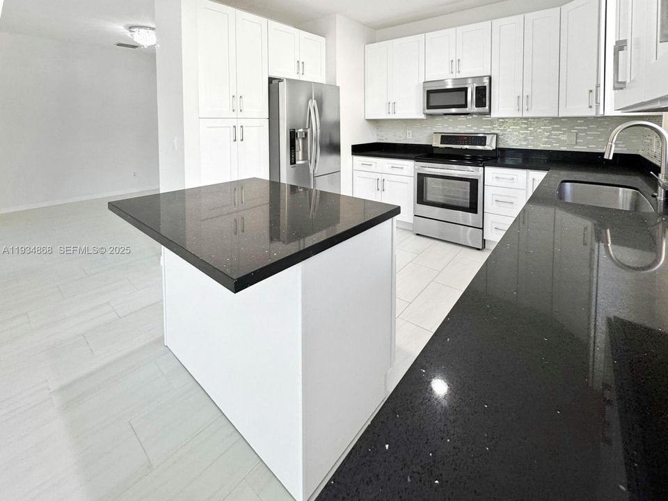 Recientemente alquilado: $3,550 (3 camas, 2 baños, 1701 Pies cuadrados)