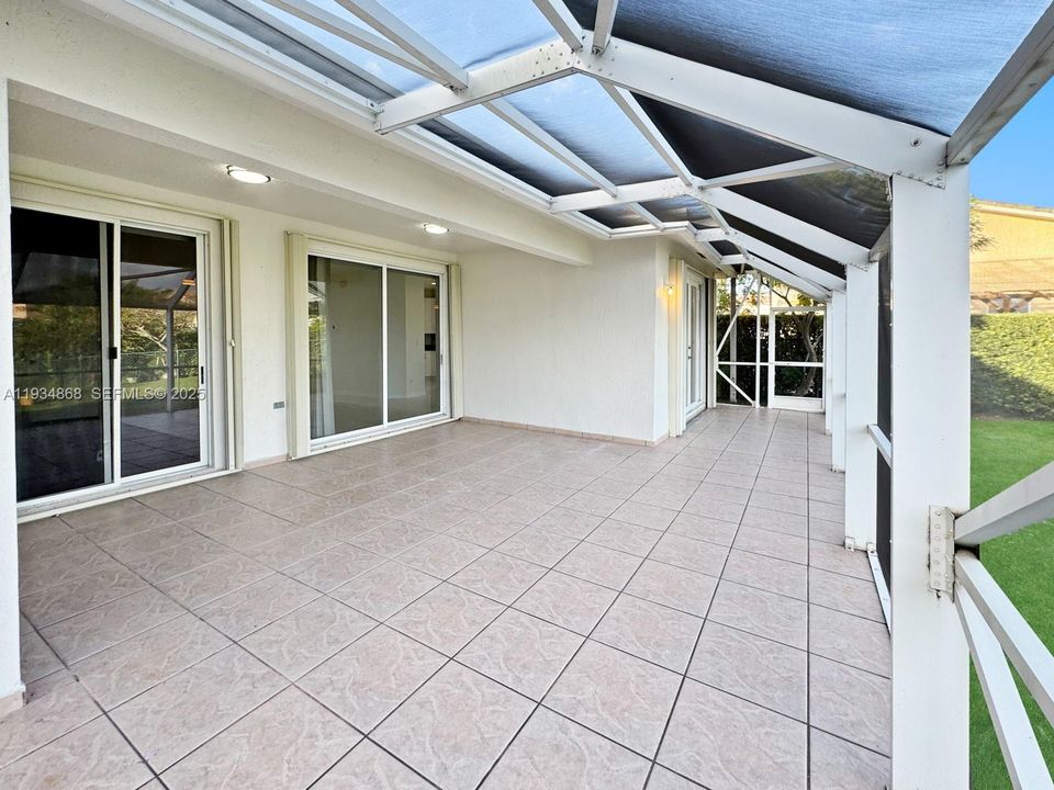 Recientemente alquilado: $3,550 (3 camas, 2 baños, 1701 Pies cuadrados)