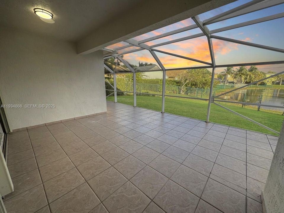 Recientemente alquilado: $3,550 (3 camas, 2 baños, 1701 Pies cuadrados)