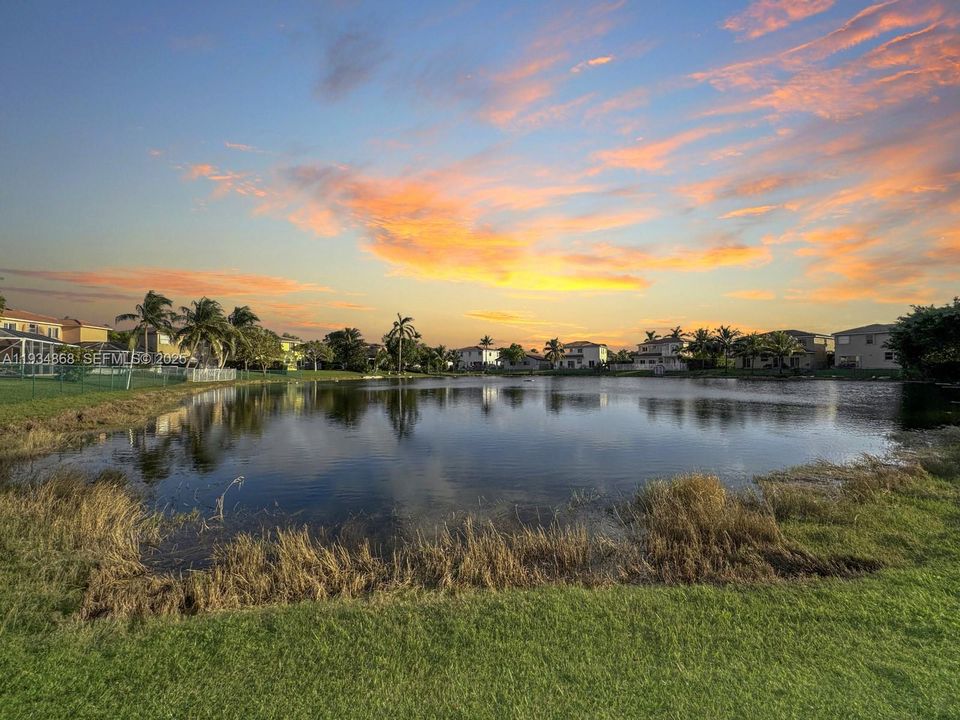 Recientemente alquilado: $3,550 (3 camas, 2 baños, 1701 Pies cuadrados)